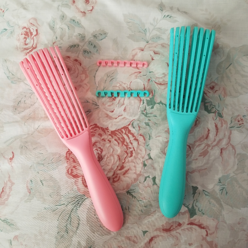 2 piece Detangler brush